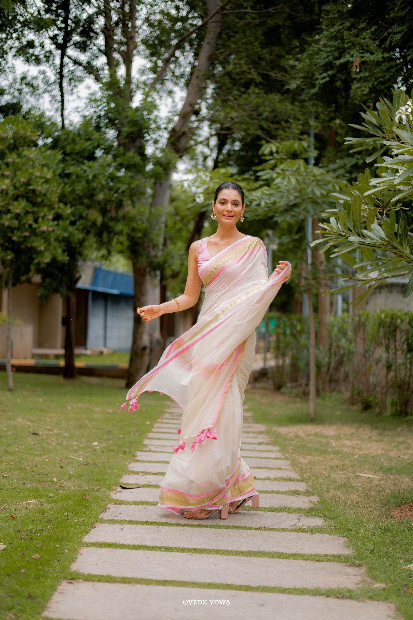 Mul Cotton : Cream and Pink
