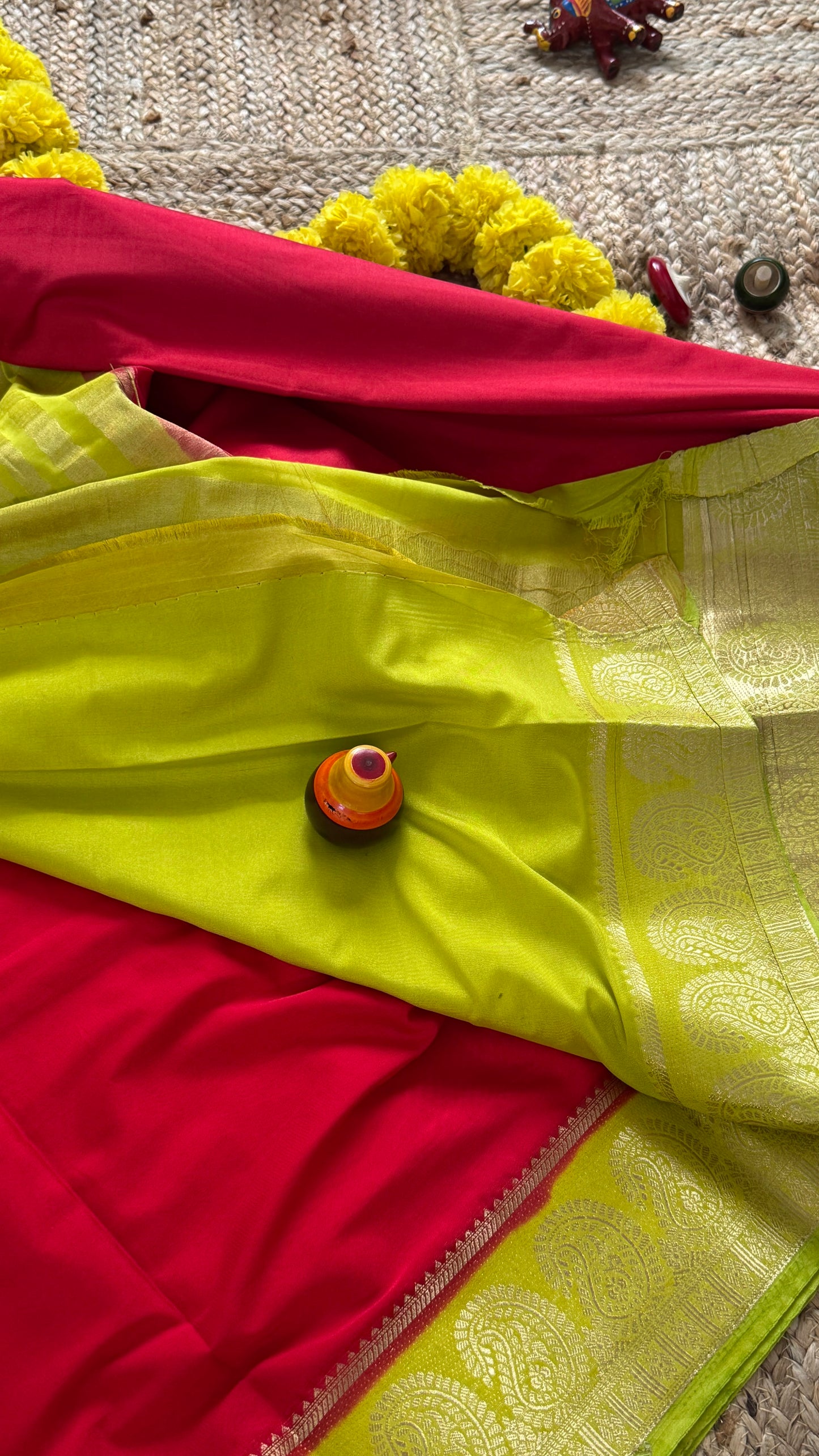 2D Saree with Mango Boarder - Red and Green