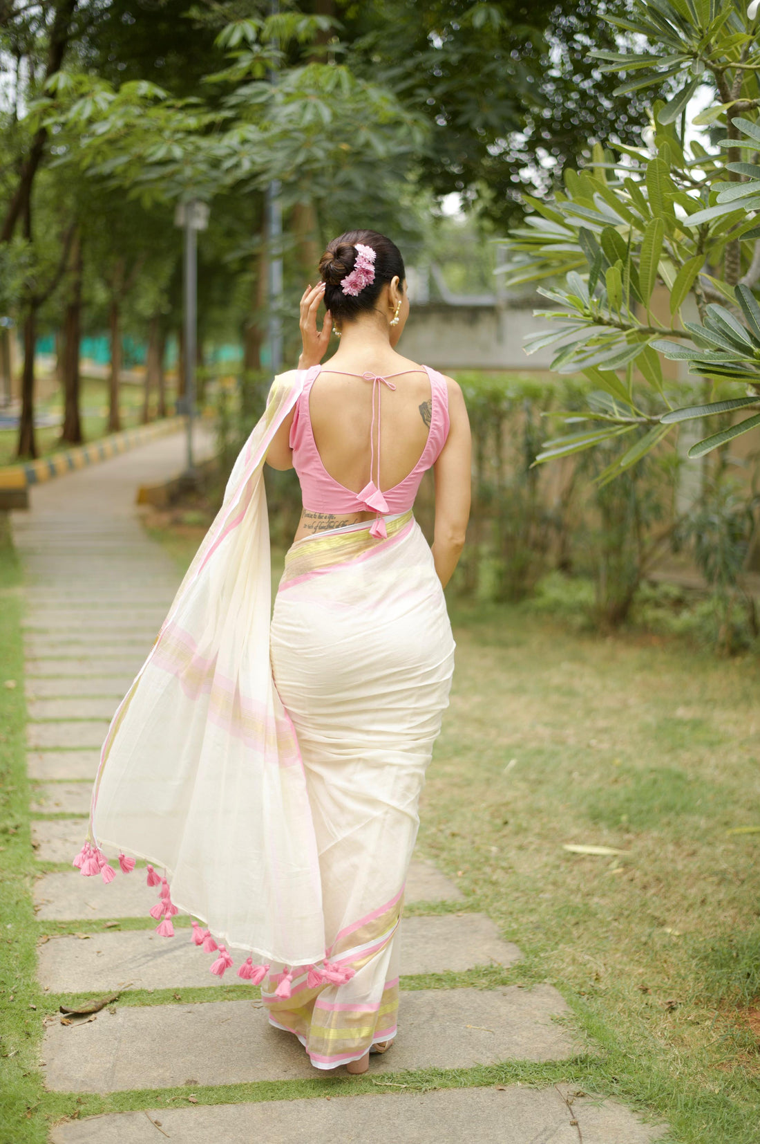 Mul Cotton : Cream and Pink