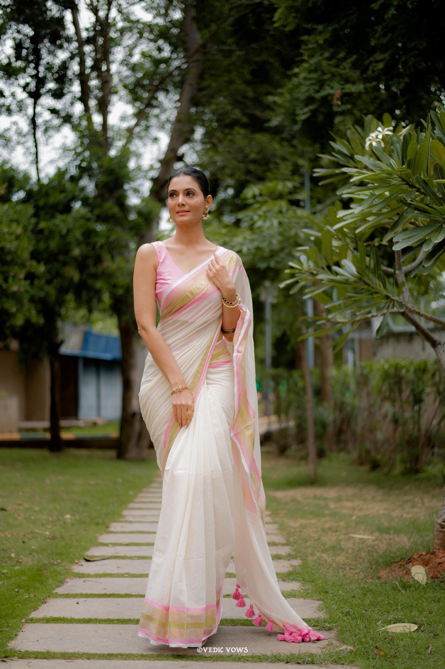 Mul Cotton : Cream and Pink